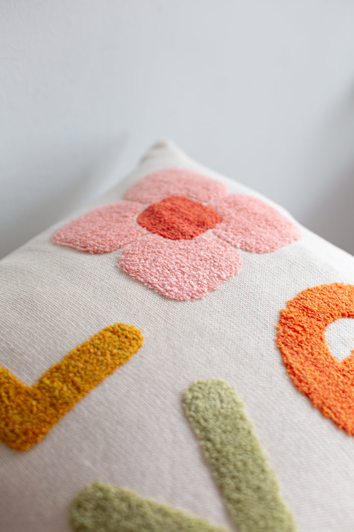 Love Pute Pink, jacuard strikk med puncheedle broderi