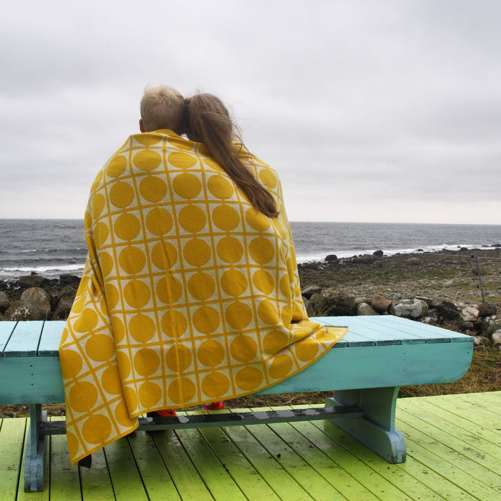 Don_blanket_Yellow_couple