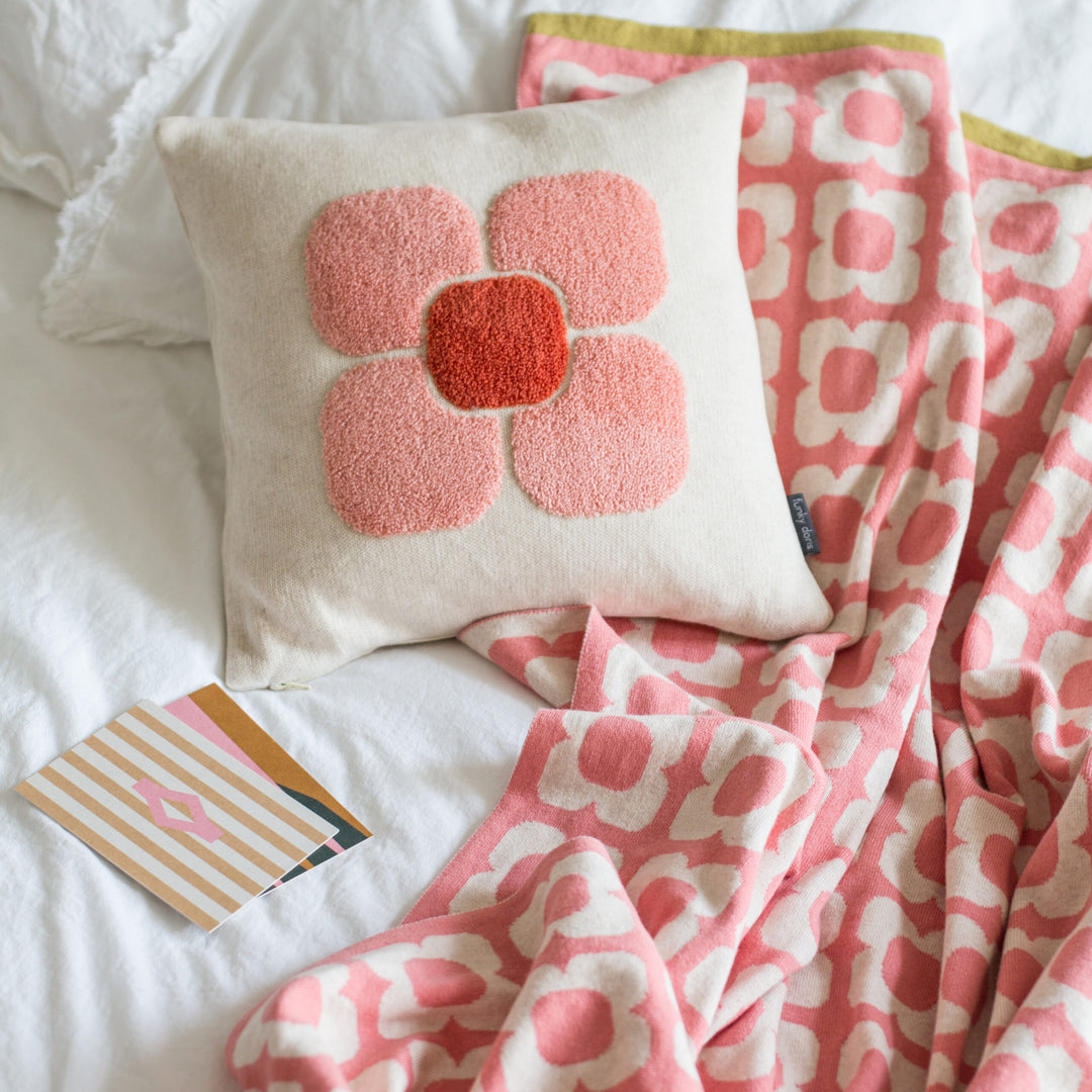 Doris blanket+Doris pillow mini pink square2