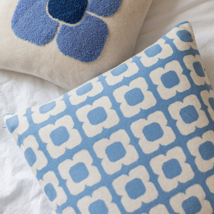 Doris pillow blue Dorismini blue square2