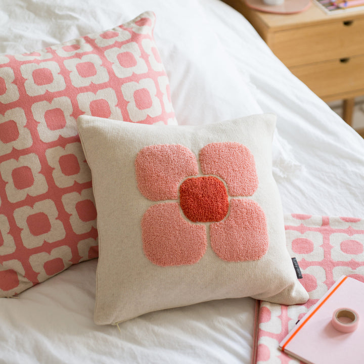 Dorismini pillow pink square