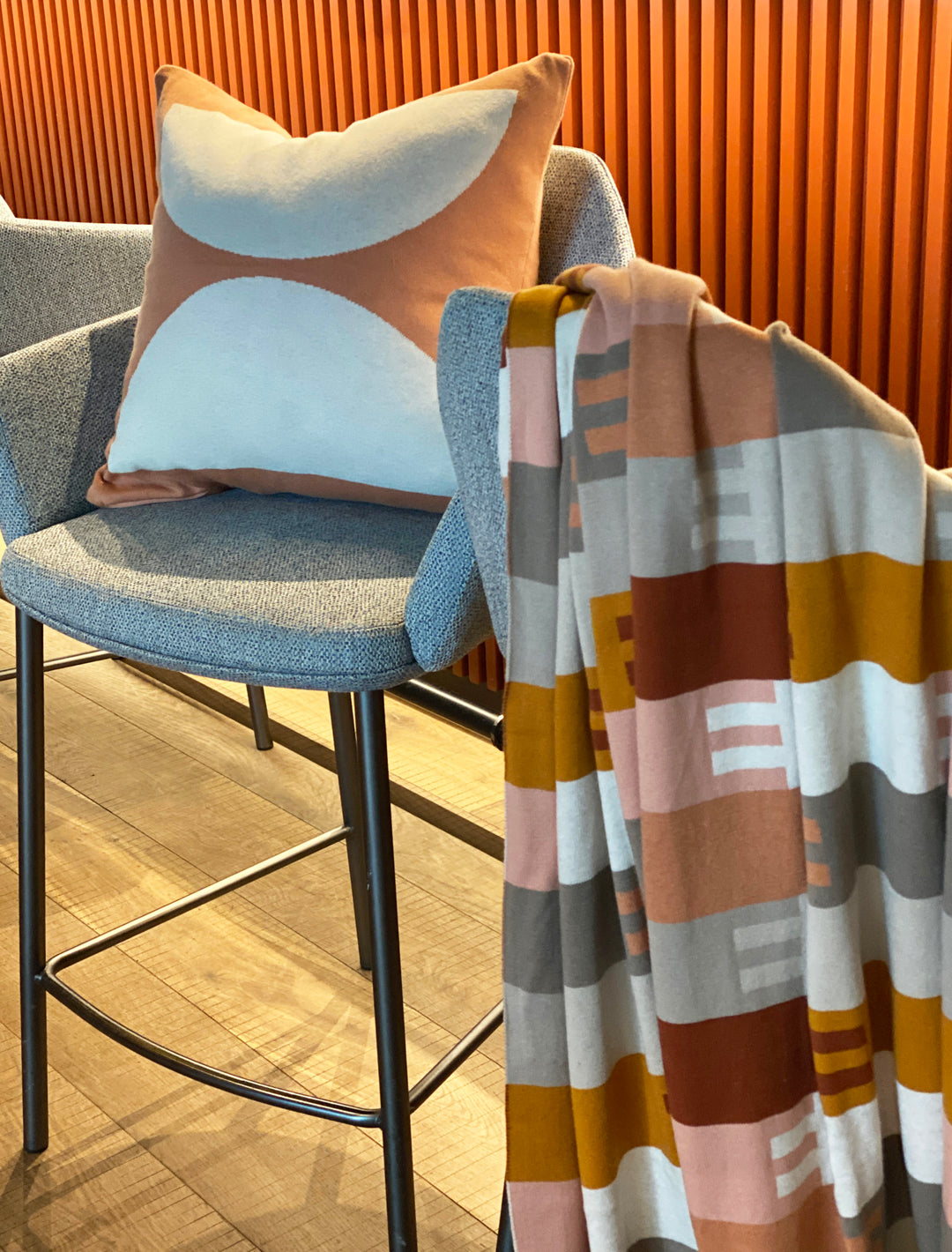 Fredrik_Ella_peach_barchair