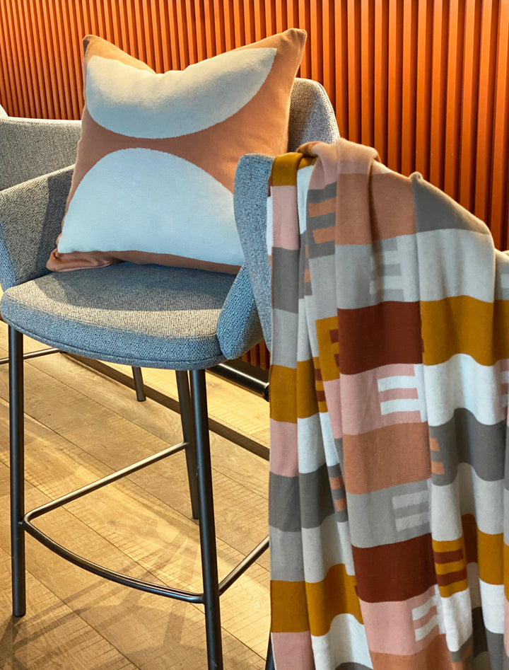 Fredrik_Ella_peach_barchair